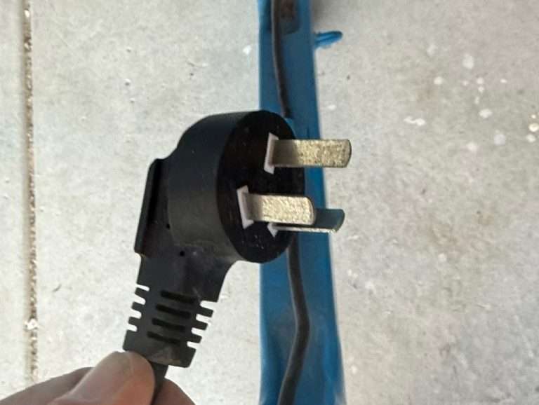 Un-Insulated-Pins-2-1024x771